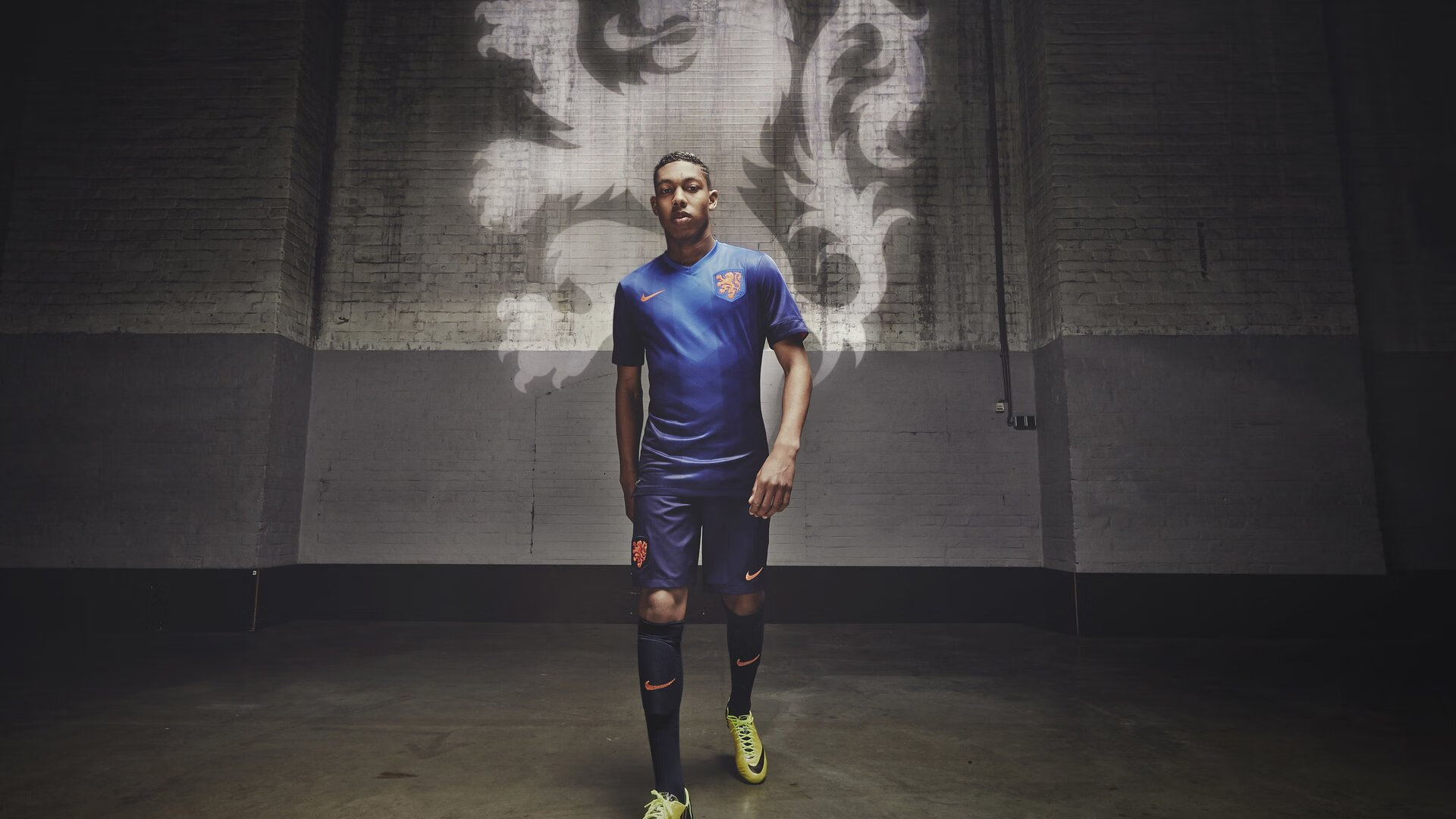 开云体育下载-战队赛前闭门训练全力冲刺关键比赛，闭门比赛是什么意思